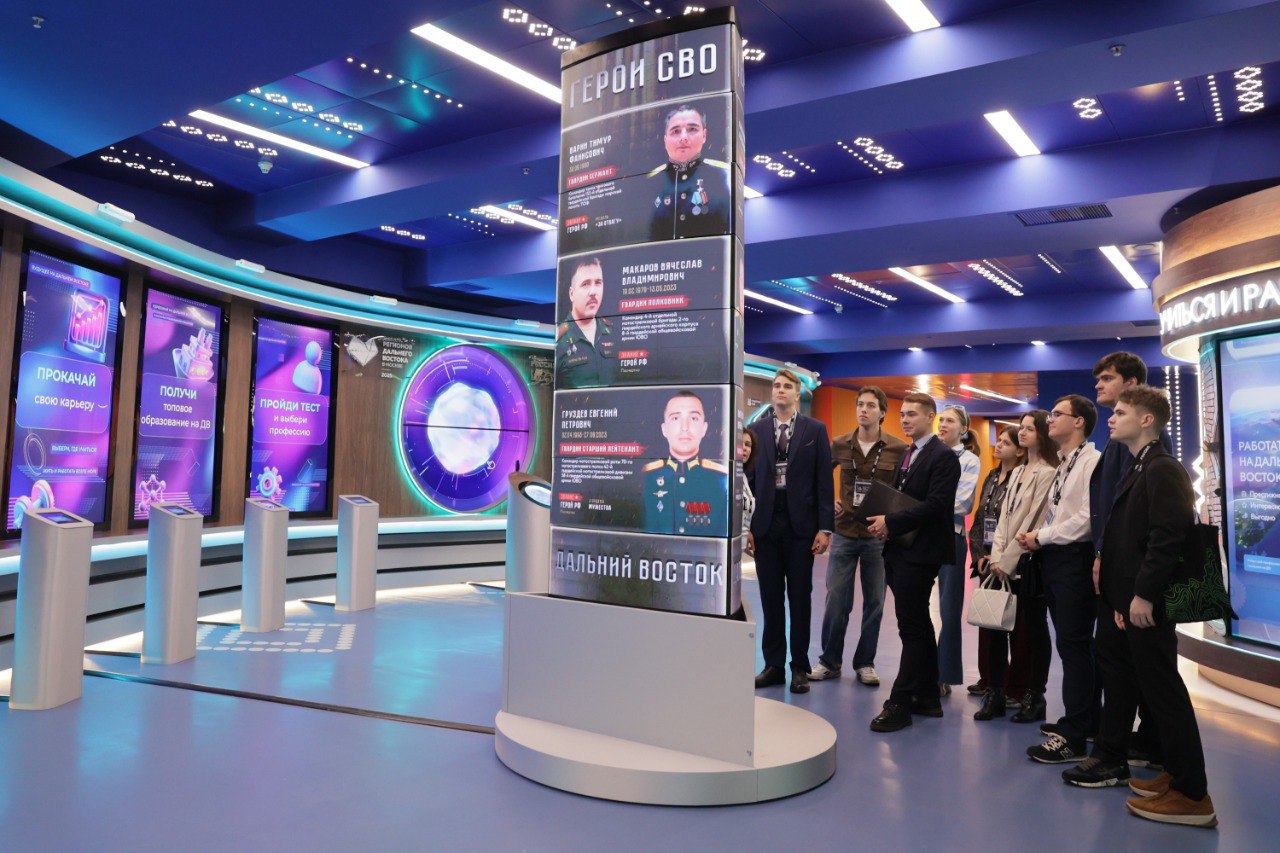 Глава Минвостокразвития Алексей Чекунков посетил экспозицию «Дней регионов Дальнего Востока в Москве» в Национальном центре «Россия» Глава Минвостокразвития Алексей Чекунков посетил экспозицию «Дней регионов Дальнего Востока в Москве» в Национальном центре «Россия»