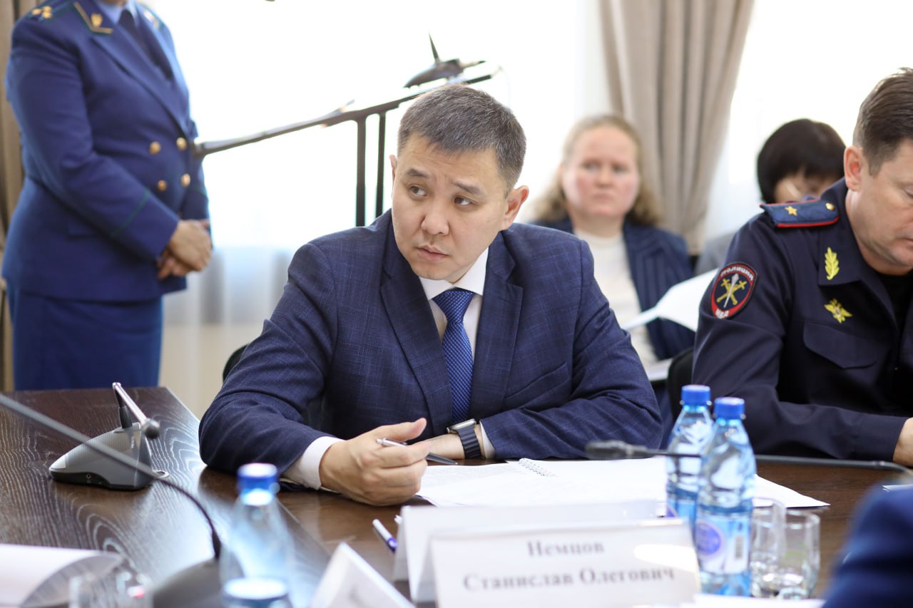 Вчера в Чите под председательством прокурора Забайкальского края Александра Яновского состоялось расширенное заседание коллегии регионального надзорного ведомства по вопросам соблюдения бюджетного законодательства и... Вчера в Чите под председательством прокурора Забайкальского края Александра Яновского состоялось расширенное заседание коллегии регионального надзорного ведомства по вопросам соблюдения бюджетного законодательства и...