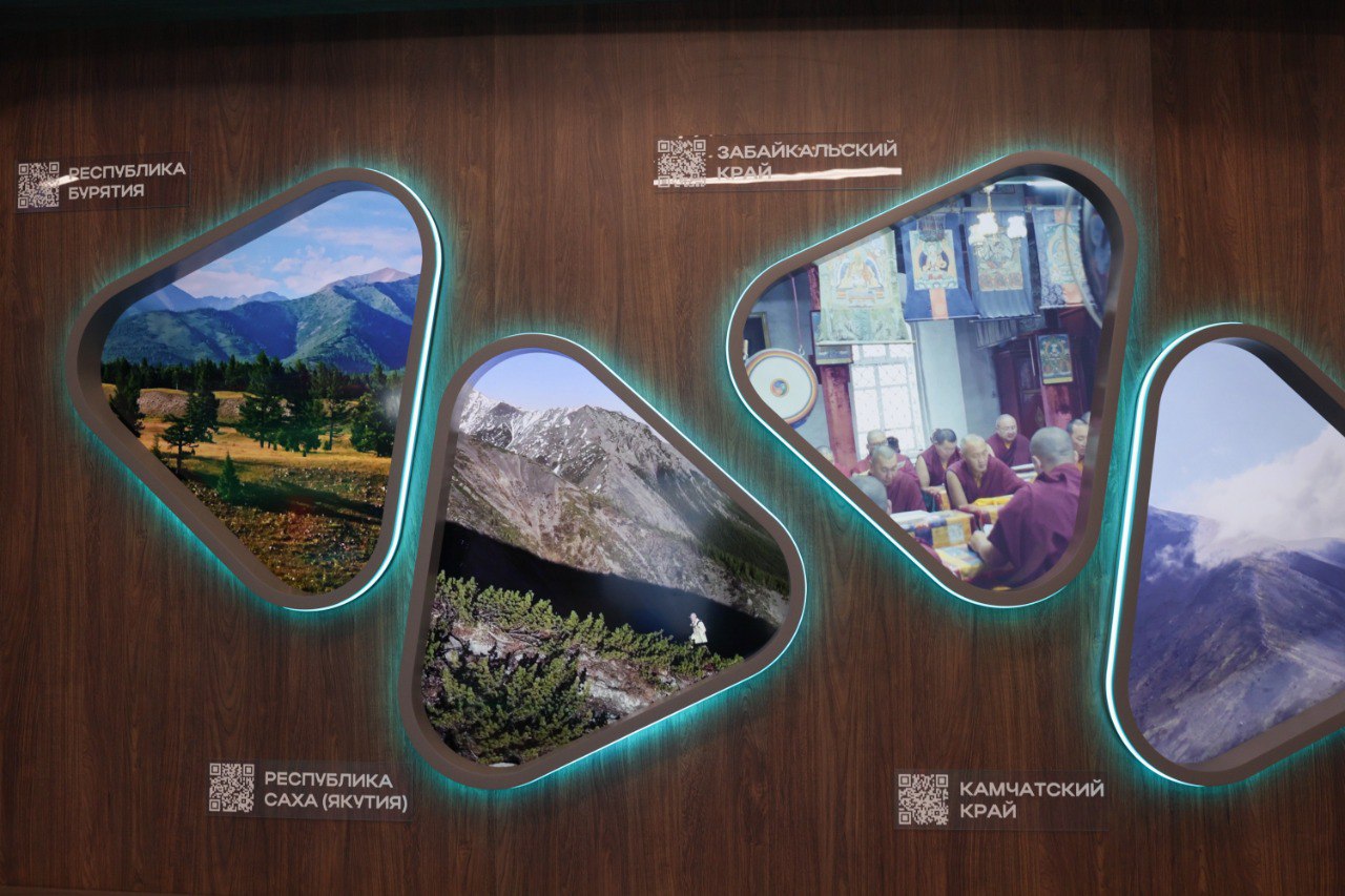 Глава Минвостокразвития Алексей Чекунков посетил экспозицию «Дней регионов Дальнего Востока в Москве» в Национальном центре «Россия» Глава Минвостокразвития Алексей Чекунков посетил экспозицию «Дней регионов Дальнего Востока в Москве» в Национальном центре «Россия»