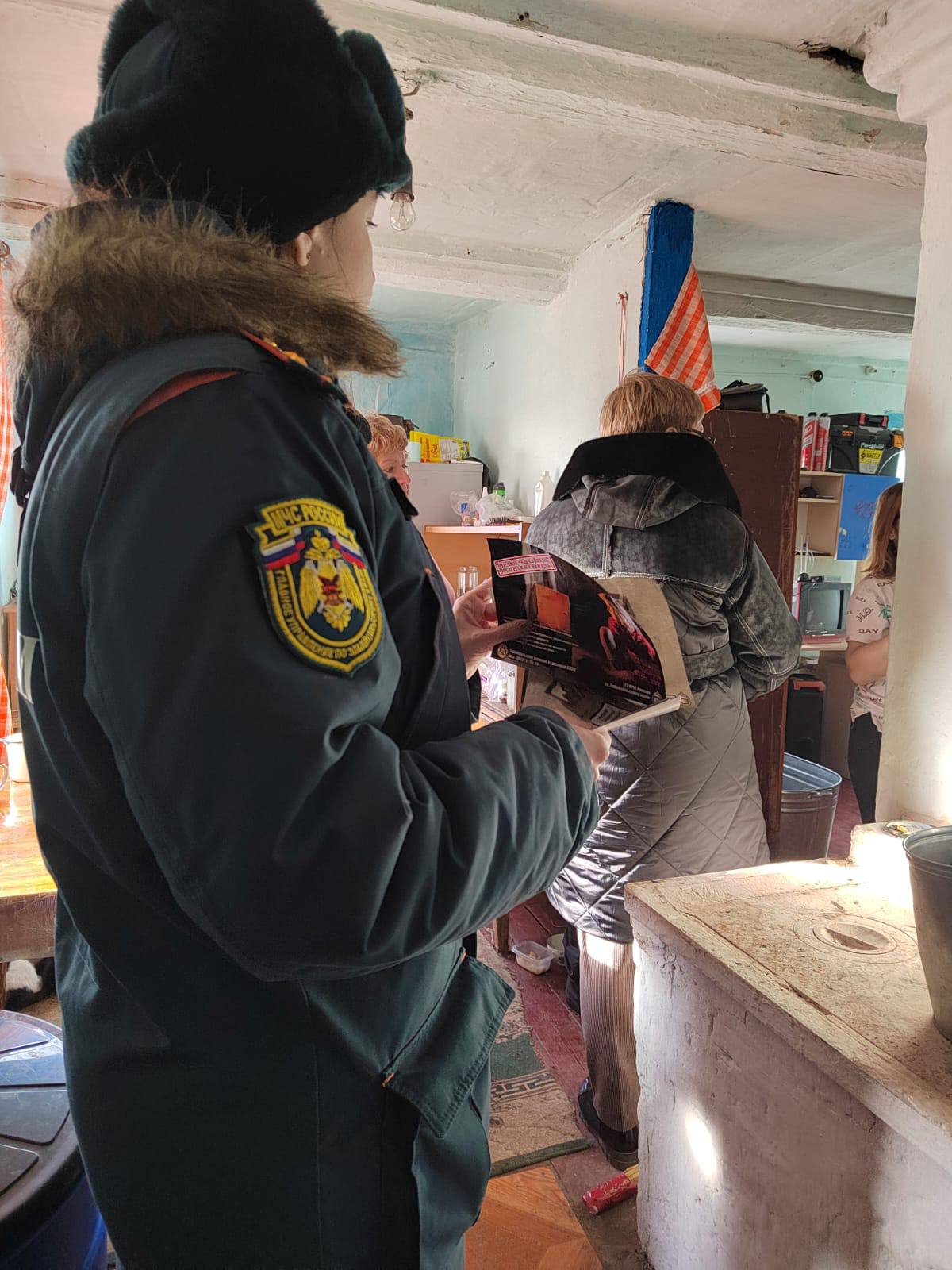 Комиссией по делам несовершеннолетних и защите их прав Железнодорожного района совместно с сотрудниками ОНД, Управления ГО и ЧС, ОП «Железнодорожный», отдела социально- реабилитационной работы комитета образования, ГУСО... Комиссией по делам несовершеннолетних и защите их прав Железнодорожного района совместно с сотрудниками ОНД, Управления ГО и ЧС, ОП «Железнодорожный», отдела социально- реабилитационной работы комитета образования, ГУСО...