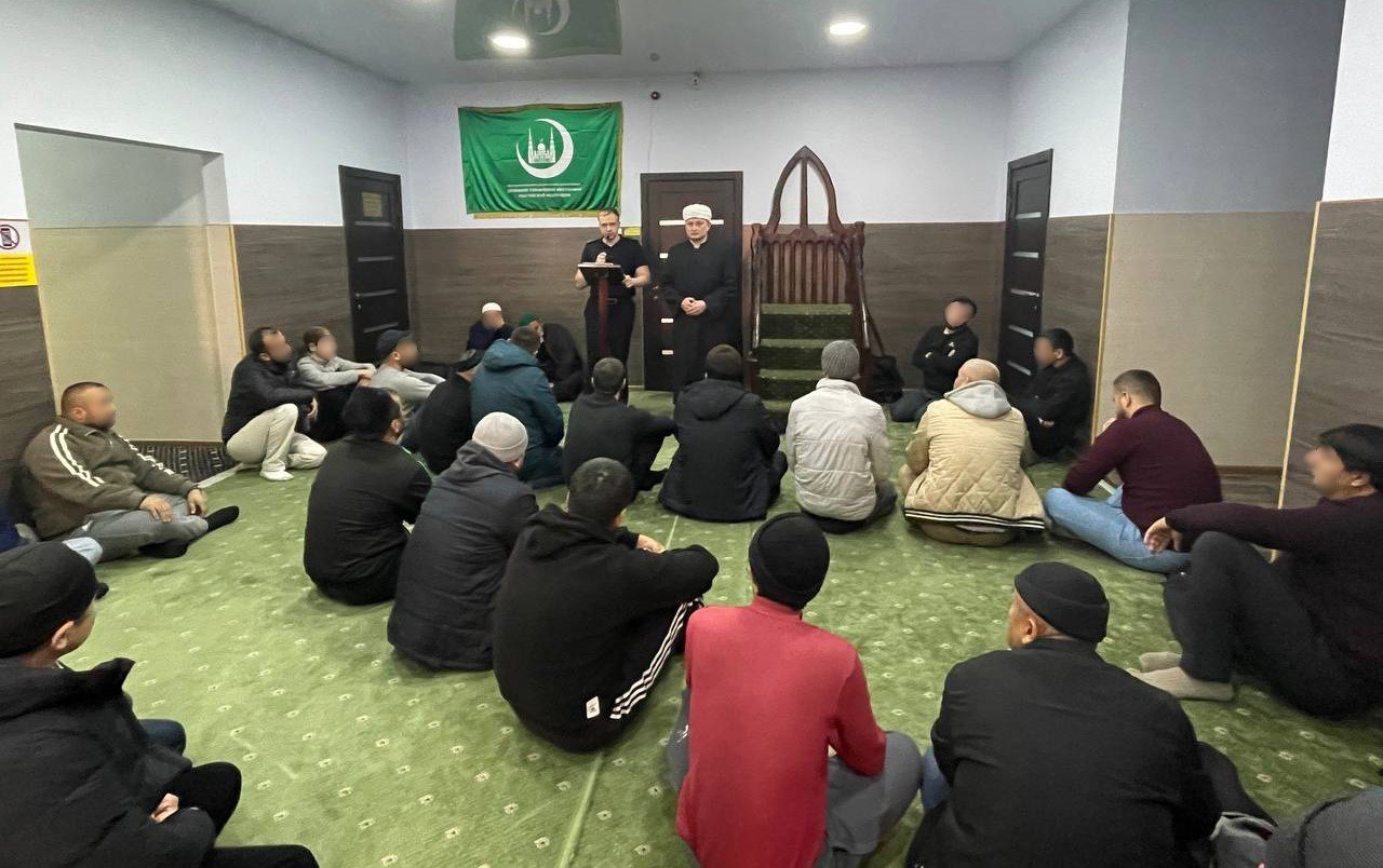 Сотрудники миграционной службы разъяснили требования миграционного законодательства Сотрудники миграционной службы разъяснили требования миграционного законодательства