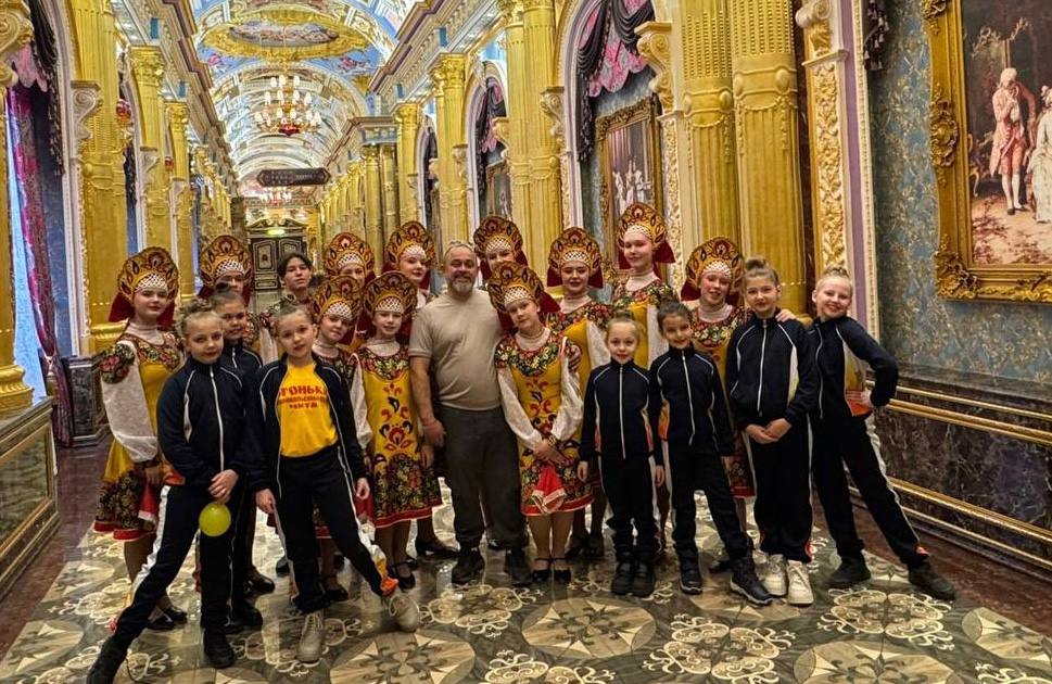 Образцовый ансамбль танца «Огоньки» из Культурно-досугового центра «Спутник» принял участие в Международном конкурс-фестивале «Великий чайный путь», который проходил в городе Маньчжурия