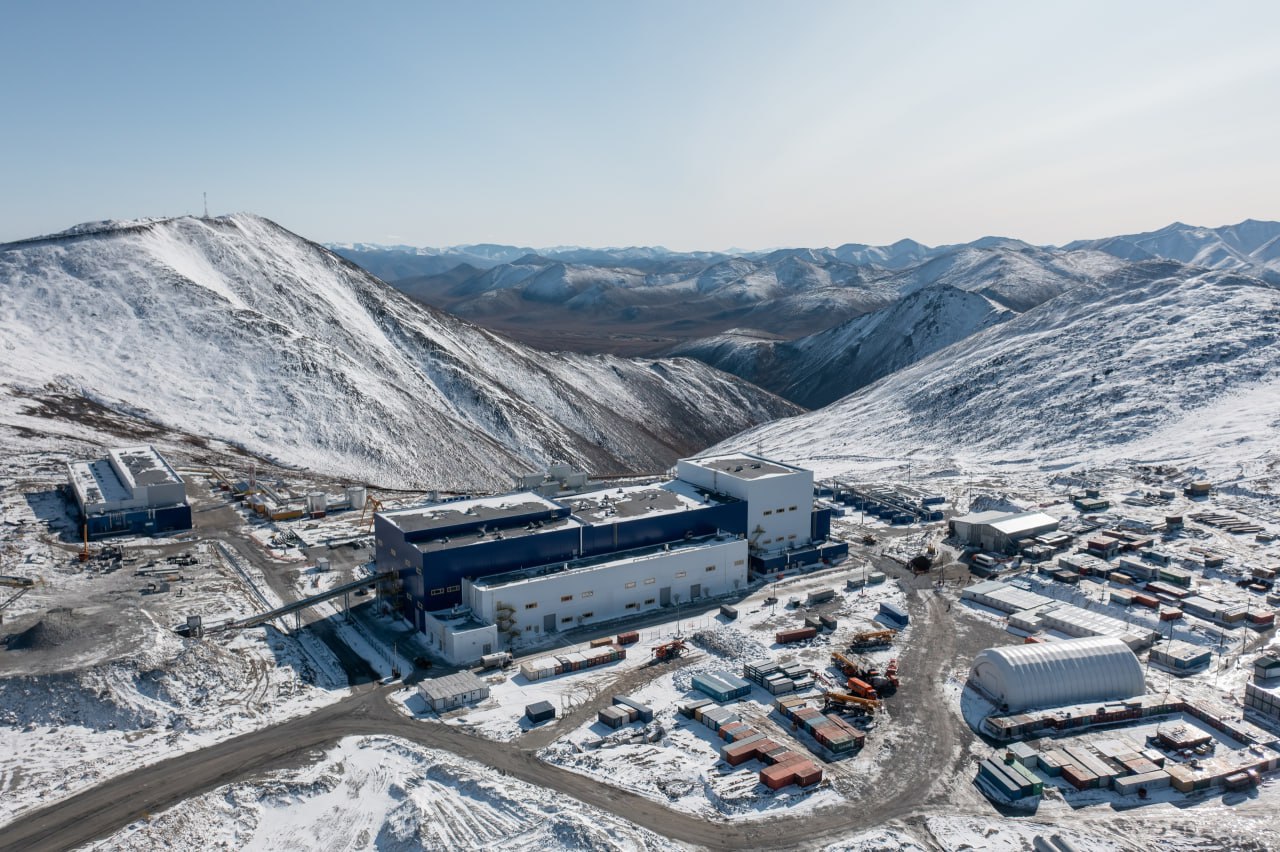 Лавина сошла на работников золотого рудника на Камчатке — один человек погиб, второго ищут, сообщили "Звезде" в пресс-службе предприятия