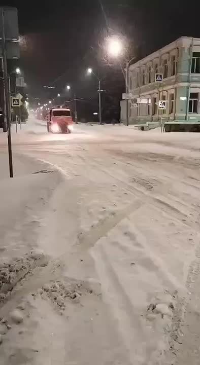 Продолжается работа по очистке улиц и тротуаров Читы от снега