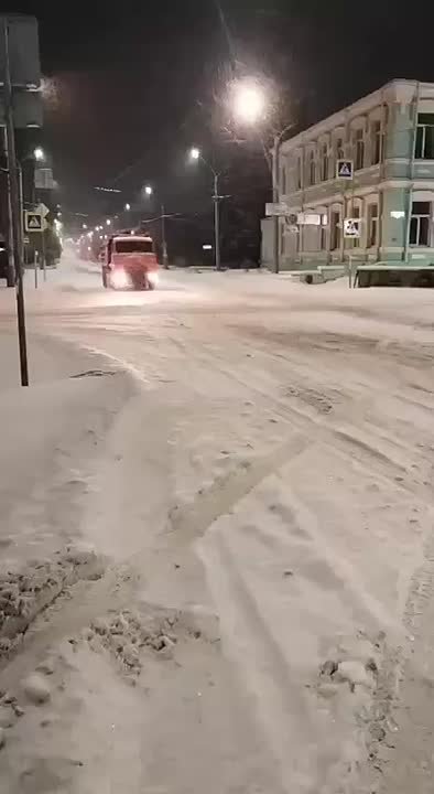 Продолжается работа по очистке улиц и тротуаров Читы от снега