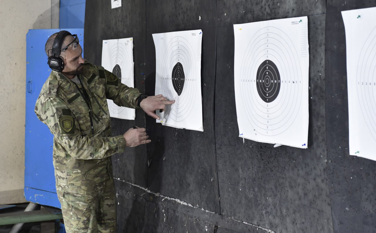 Полицейские Забайкалья сразились в турнире по стрельбе из табельного оружия Полицейские Забайкалья сразились в турнире по стрельбе из табельного оружия