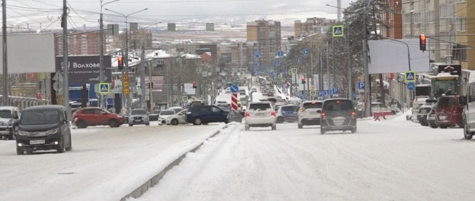 В Забайкалье расчищают дороги после снегопада