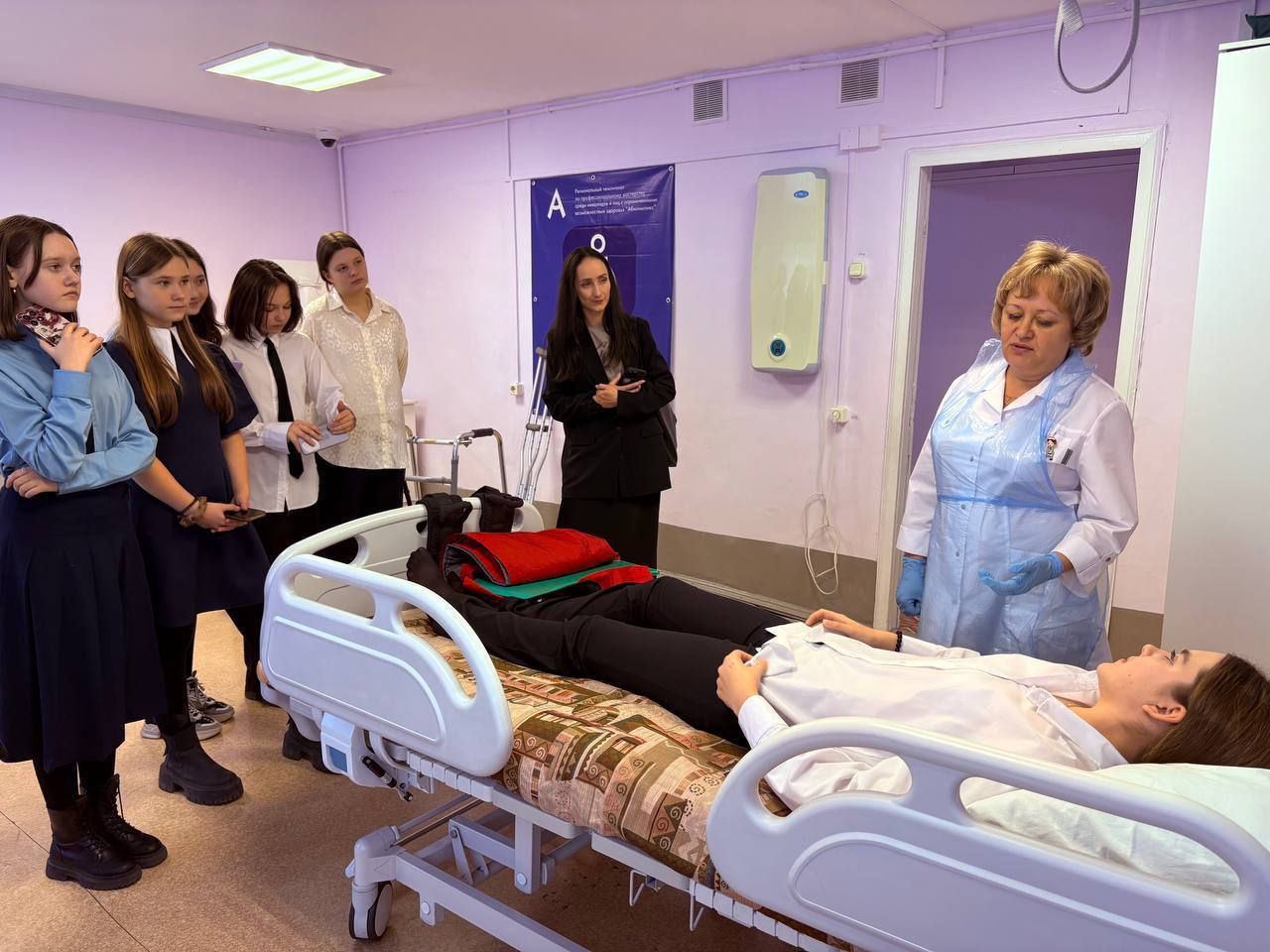 Билет в будущее: школьники Читы примерили на себя роль медика Билет в будущее: школьники Читы примерили на себя роль медика