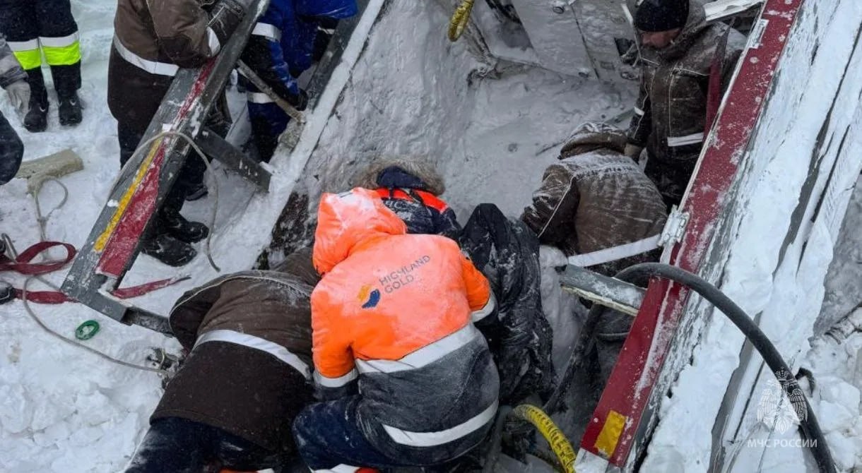 Кадры эвакуации мужчины, попавшего под сход лавины на Камчатке, публикует МЧС Кадры эвакуации мужчины, попавшего под сход лавины на Камчатке, публикует МЧС