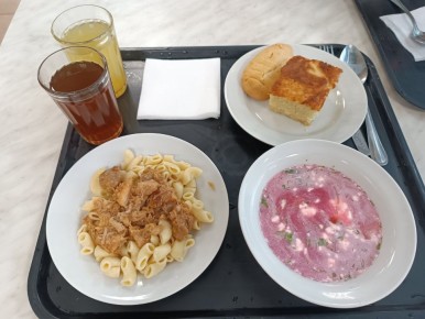 Как студенты адаптируются к жизни вдали от дома: от картошки до мивины