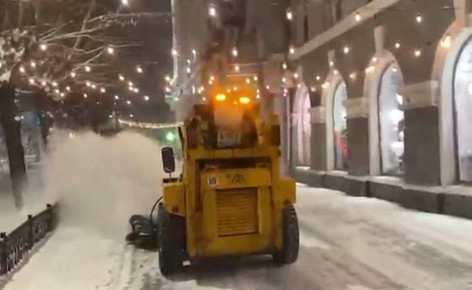 Коммунальные службы продолжают борьбу со снегом на улицах Читы