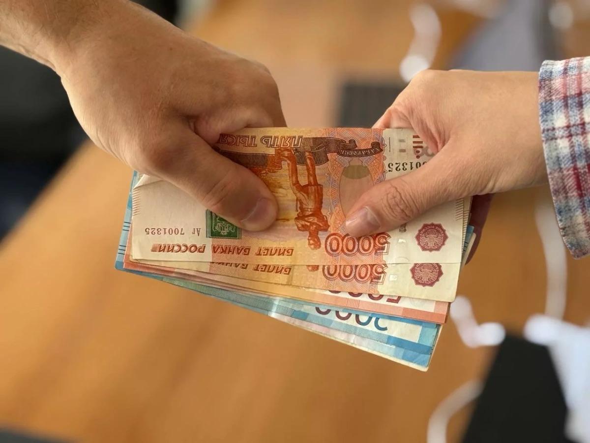 Почти все регионы Дальнего Востока оказались в топ-20 общероссийского рейтинга по уровню и распределению зарплат за 8 месяцев текущего года