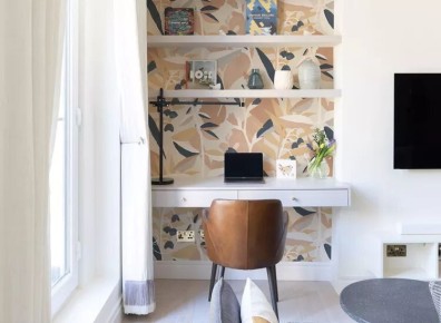 Как эффективно использовать остатки обоев: креативные идеи для вашего дома