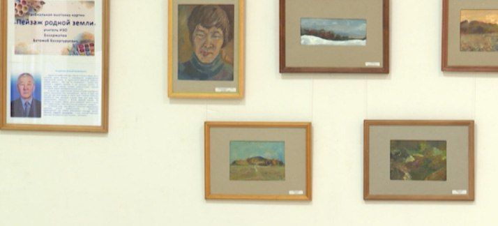 В Агинском открылась выставка картин Батожаба Базаржапова