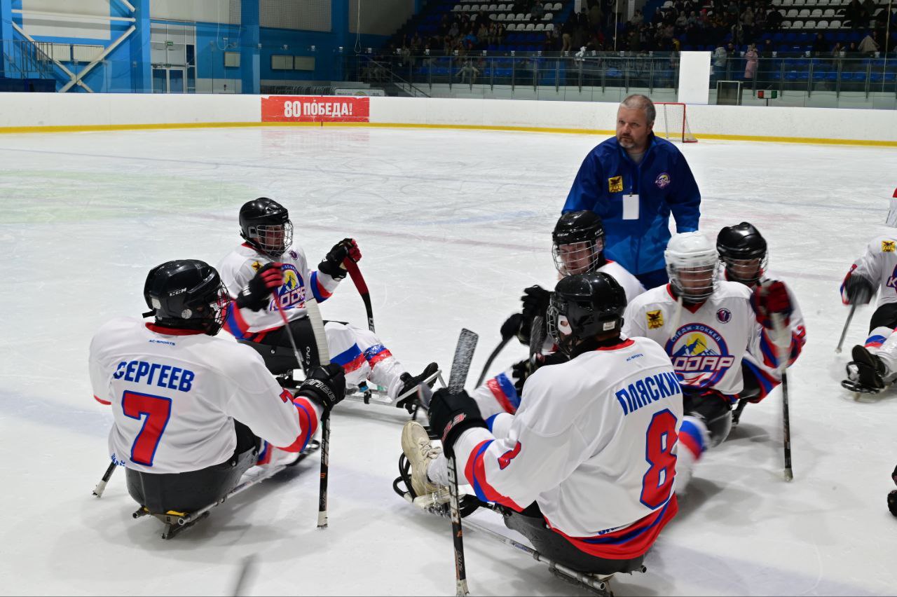 Команда по следж-хоккею «Кодар» представила Забайкальский край на Всероссийских соревнованиях Команда по следж-хоккею «Кодар» представила Забайкальский край на Всероссийских соревнованиях