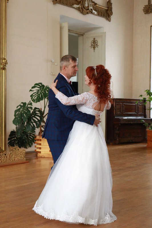 В Нерчинске провели свадебный бал в стиле 19 века в рамках «Русского форума» В Нерчинске провели свадебный бал в стиле 19 века в рамках «Русского форума»