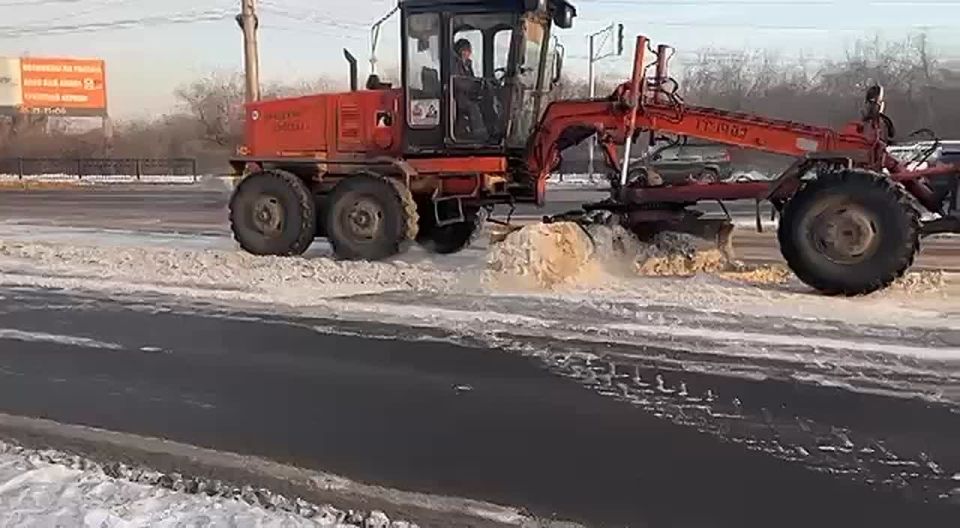 Плановые работы по очистке улично-дорожной сети продолжаются в краевом центре