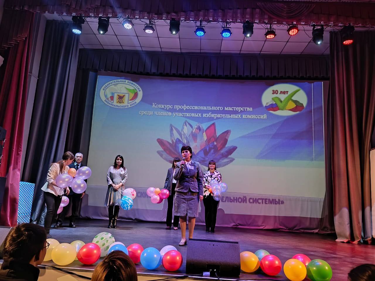 Продолжаем освещать ход нашего Конкурса профессионального мастерства среди членов участковых избирательных комиссий Забайкальского края «Даурские самоцветы избирательной системы»! Продолжаем освещать ход нашего Конкурса профессионального мастерства среди членов участковых избирательных комиссий Забайкальского края «Даурские самоцветы избирательной системы»!