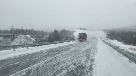 Спецтехника вышла на очистку федеральных дорог от снега в Забайкальском крае