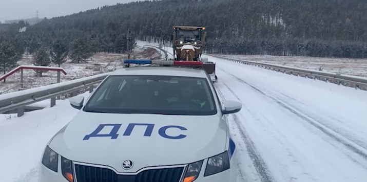 Снегопад осложнил движение грузового транспорта на федеральных автодорогах Забайкалья