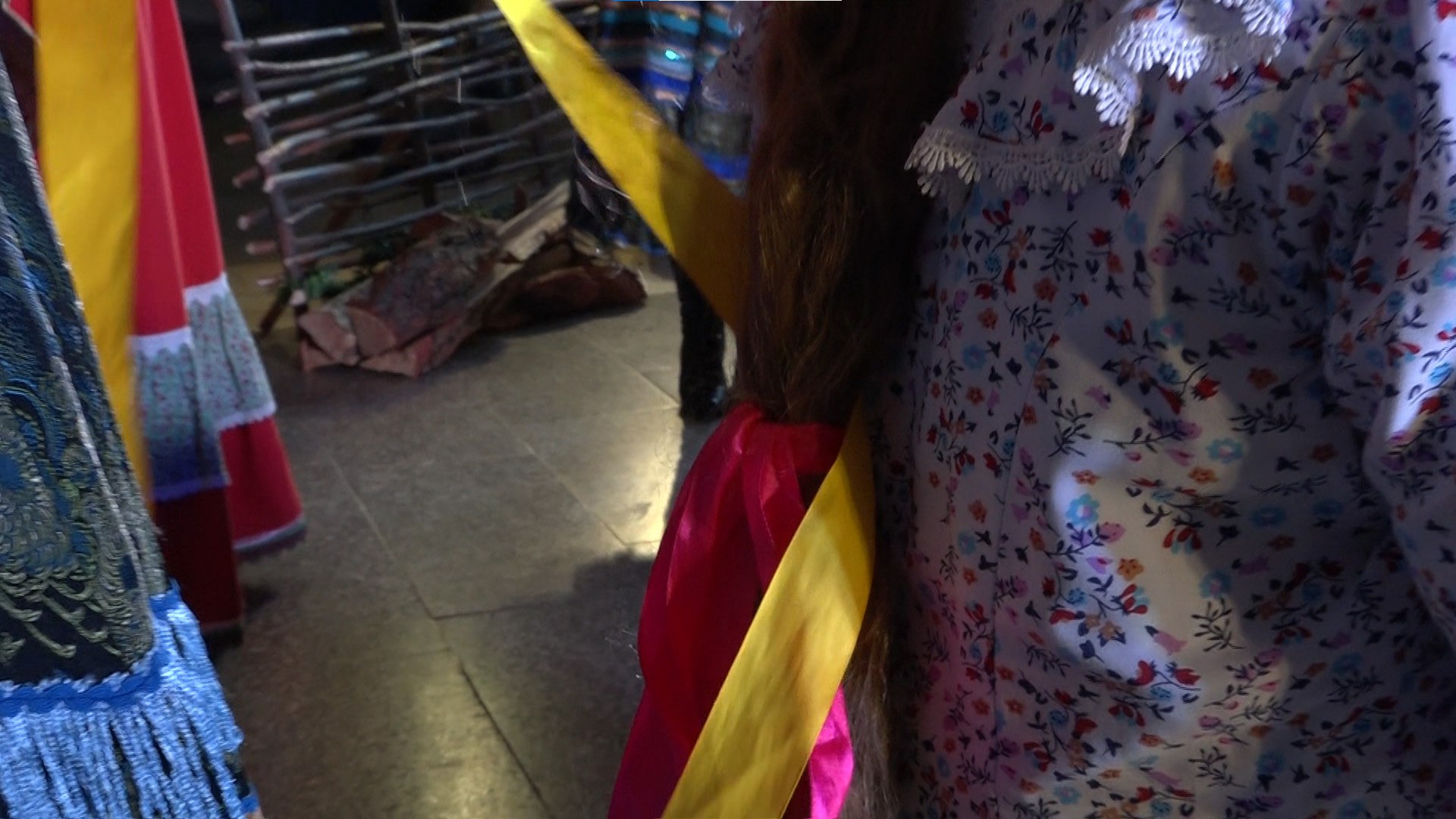 Артисты в Чите воссоздали старинный обряд расплетания косы невесте