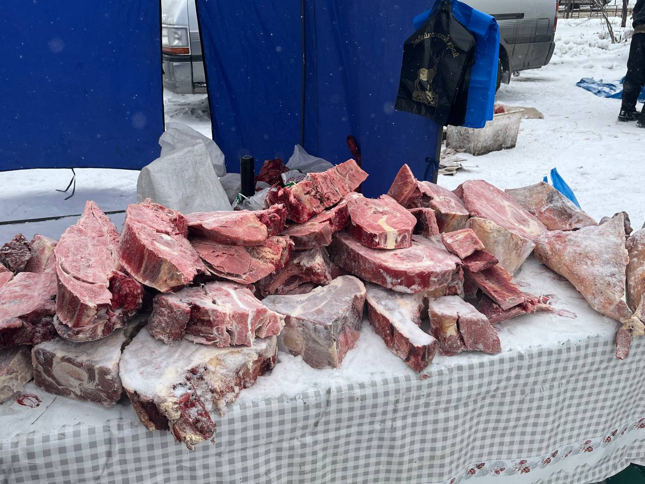 Традиционная субботняя ярмарка выходного дня работает сегодня на площади Революции Традиционная субботняя ярмарка выходного дня работает сегодня на площади Революции