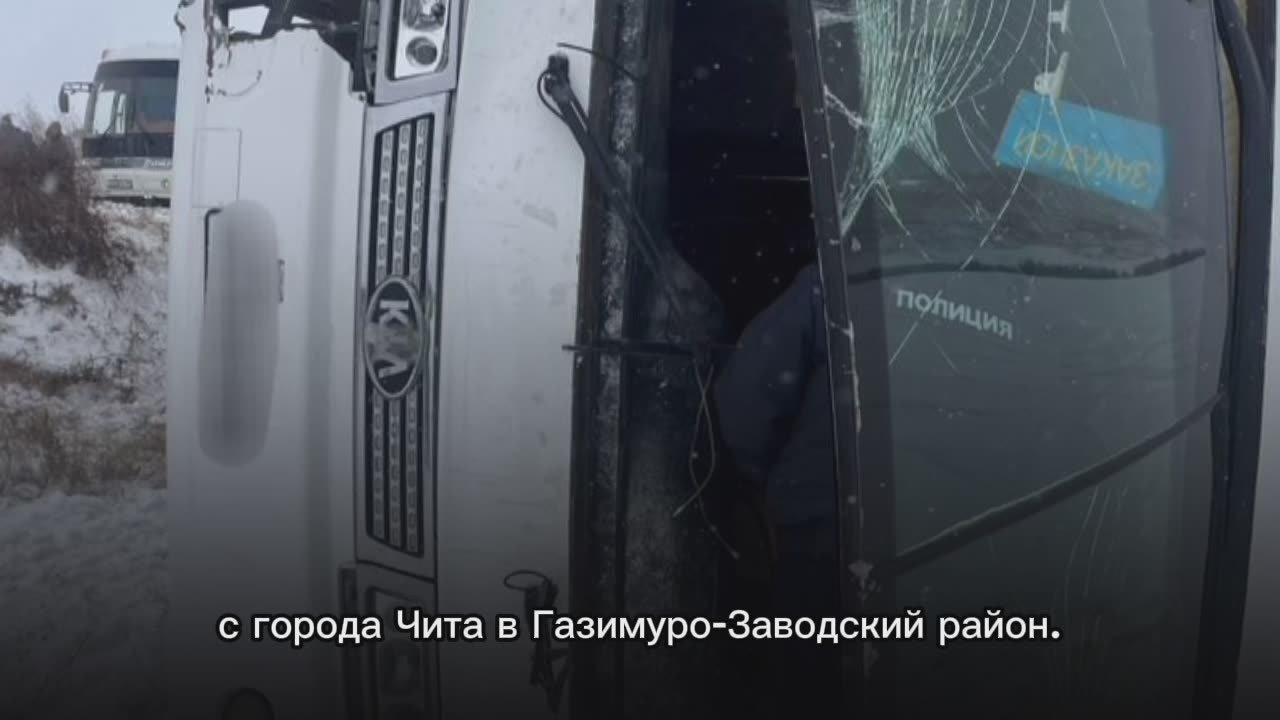 В Забайкалье автобус с вахтовиками перевернулся