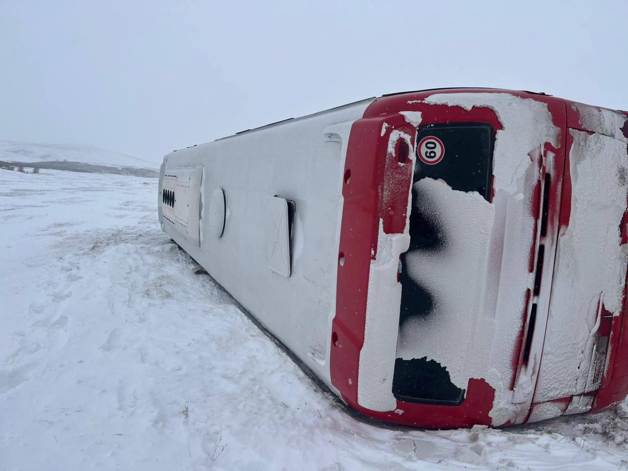 В Забайкалье автобус с вахтовиками перевернулся В Забайкалье автобус с вахтовиками перевернулся