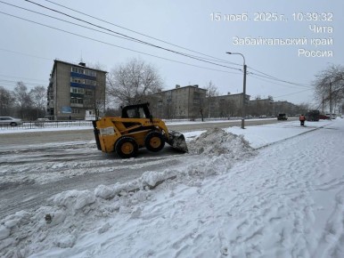 Подрядные организации отчищают улицы города от снега