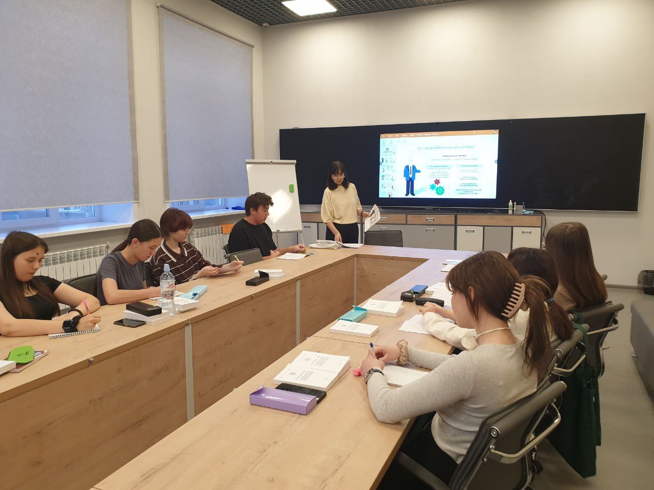 Первый учебный день в «Эврике»: полное погружение в избирательное право! Первый учебный день в «Эврике»: полное погружение в избирательное право!