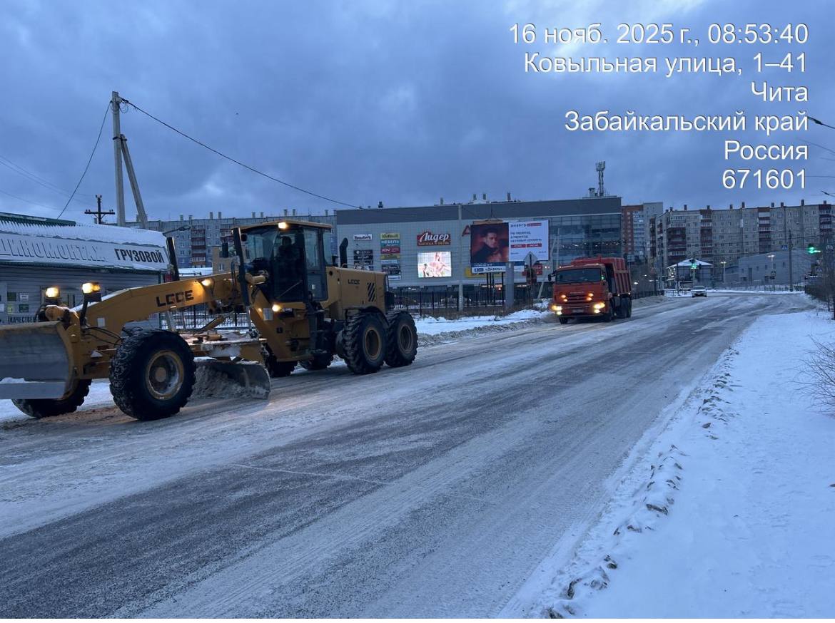 Очистка улично-дорожной сети Читы после прошедшего снегопада продолжается. Техника подрядных организаций в дневную смену работает на улицах во всех четырех районах краевого центра Очистка улично-дорожной сети Читы после прошедшего снегопада продолжается. Техника подрядных организаций в дневную смену работает на улицах во всех четырех районах краевого центра