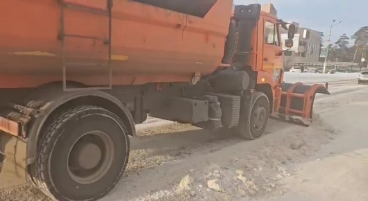 Очистка улично-дорожной сети Читы после прошедшего снегопада продолжается. Техника подрядных организаций в дневную смену работает на улицах во всех четырех районах краевого центра