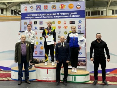 Забайкалка признана абсолютным Чемпионом среди женщин на международном турнире по гиревому спорту