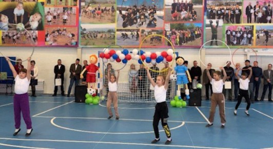 В Усть-Карске торжественно открыли модульный спортивный комплекс