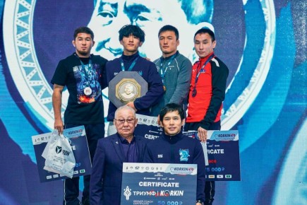 Наши поздравления серебряному и бронзовым призерам международного турнира по вольной борьбе памяти Дмитрия Коркина, воспитанникам агинской школы борьбы