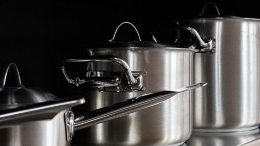 У хороших хозяек кастрюли всегда блестят: тряпкой их не натирают