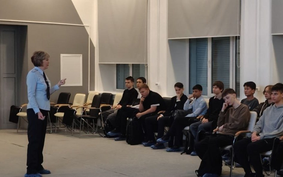 Безопасность на дороге: сотрудники Госавтоинспекции провели социально-психологический "краш-курс" со студентами