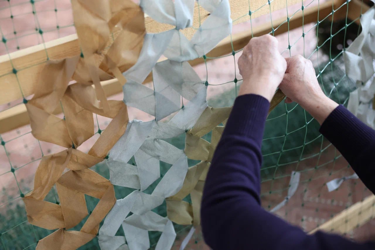 «Волонтерство объединило посёлок»: Забайкальцы из Новоорловска сплели более тысячи квадратных метров сетей для СВО «Волонтерство объединило посёлок»: Забайкальцы из Новоорловска сплели более тысячи квадратных метров сетей для СВО