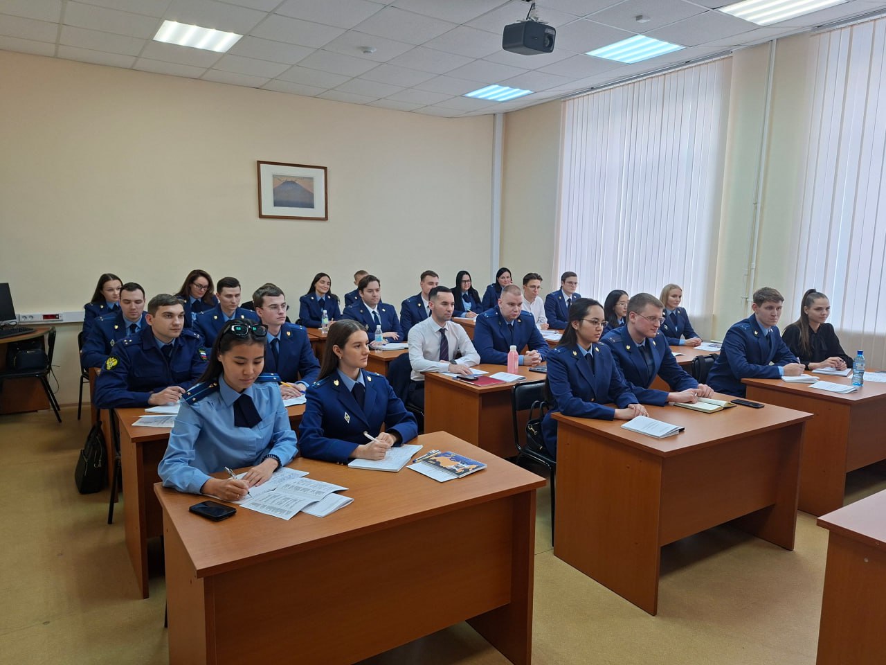 В ходе служебной командировки в Хабаровск прокурор отдела по надзору за законностью правовых актов, соблюдением прав и свобод граждан управления по надзору за исполнением федерального законодательства прокуратуры... В ходе служебной командировки в Хабаровск прокурор отдела по надзору за законностью правовых актов, соблюдением прав и свобод граждан управления по надзору за исполнением федерального законодательства прокуратуры...