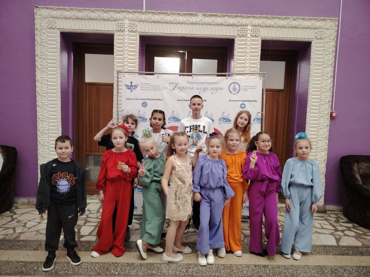 С 15 по 17 ноября учащиеся вокально-хорового отделения принимали участие в IX Международном конкурсе детского, юношеского, взрослого конкурса профессионального мастерства «Берега Надежды» в г. Красноярск С 15 по 17 ноября учащиеся вокально-хорового отделения принимали участие в IX Международном конкурсе детского, юношеского, взрослого конкурса профессионального мастерства «Берега Надежды» в г. Красноярск