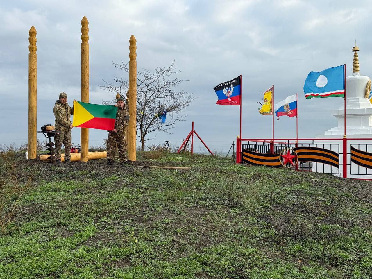 Воины из Забайкальского края и Бурятии восстановили субурган в память о погибших героях СВО в ДНР Воины из Забайкальского края и Бурятии восстановили субурган в память о погибших героях СВО в ДНР