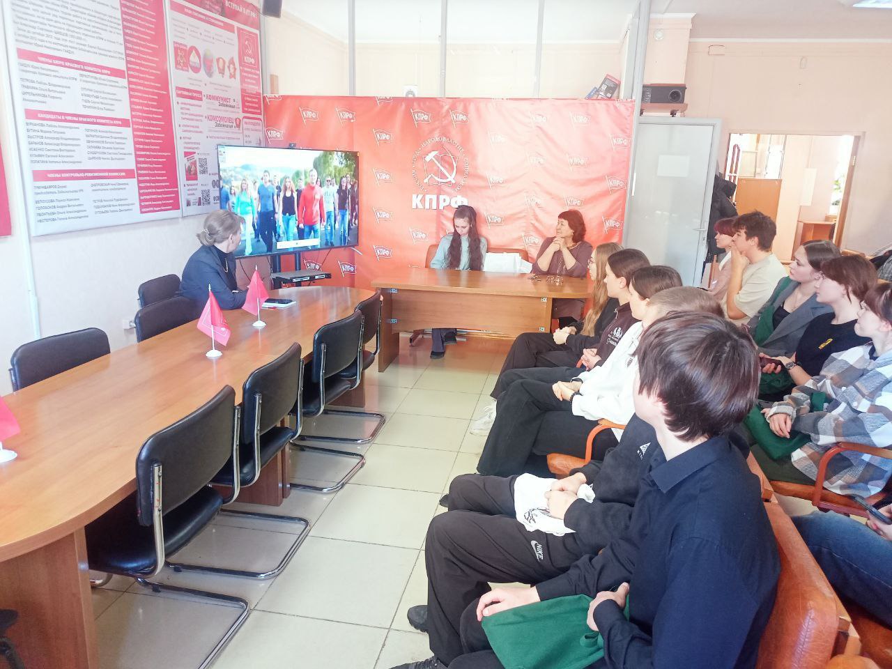 Завершился ещё один насыщенный день в образовательном центре «Эврика»! Наши будущие политики и правоведы трудятся не покладая рук Завершился ещё один насыщенный день в образовательном центре «Эврика»! Наши будущие политики и правоведы трудятся не покладая рук