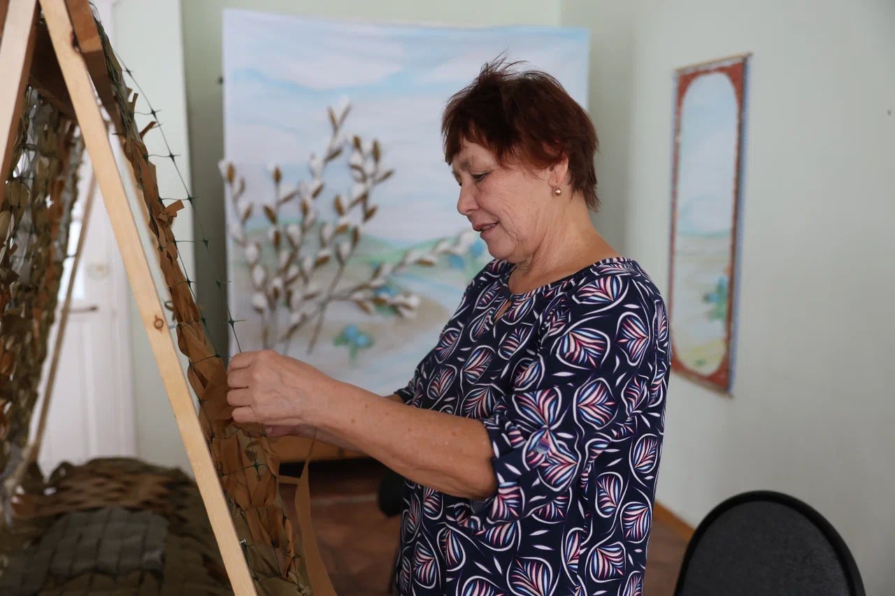 «Волонтерство объединило посёлок»: Забайкальцы из Новоорловска сплели более тысячи квадратных метров сетей для СВО «Волонтерство объединило посёлок»: Забайкальцы из Новоорловска сплели более тысячи квадратных метров сетей для СВО