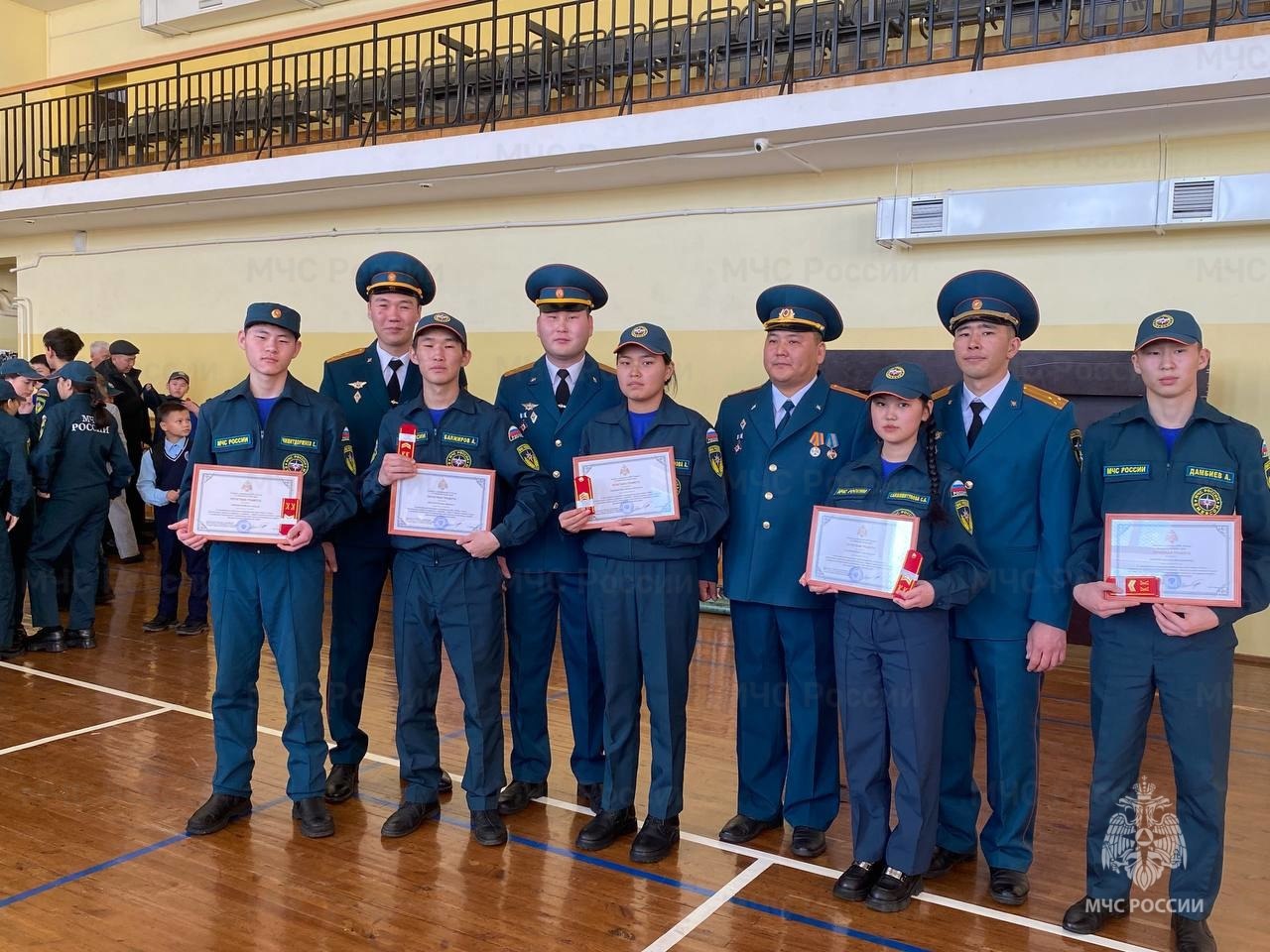 В посёлке Агинское состоялась торжественная церемония вручения погон и принесения клятвы кадетами пожарно-спасательных классов В посёлке Агинское состоялась торжественная церемония вручения погон и принесения клятвы кадетами пожарно-спасательных классов