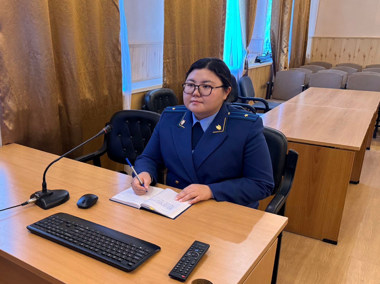 Прокуратура Забайкальского района с использованием видеоконференцсвязи провела прием жителей поселка при станции Даурия - всего на прием обратились четверо граждан, которых интересовали вопросы прохождения отопительного... Прокуратура Забайкальского района с использованием видеоконференцсвязи провела прием жителей поселка при станции Даурия - всего на прием обратились четверо граждан, которых интересовали вопросы прохождения отопительного...