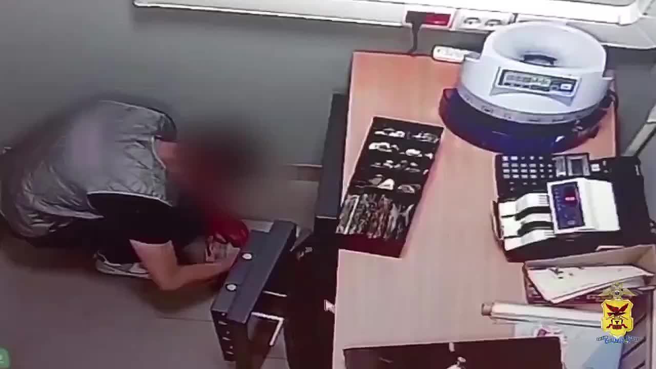 В Чите полицейские задержали подозреваемого в хищении более двух миллионов рублей из магазина