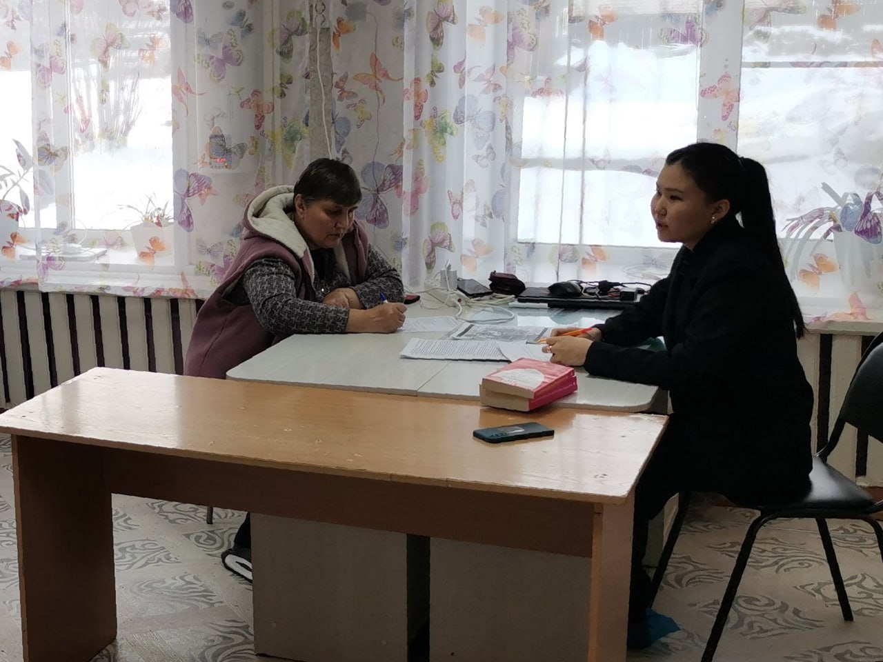 Прокуратура Улетовского района в рамках работы по правовому просвещению и профилактике правонарушений несовершеннолетних провела встречу с воспитанниками социально-реабилитационного центра «Кедр» Прокуратура Улетовского района в рамках работы по правовому просвещению и профилактике правонарушений несовершеннолетних провела встречу с воспитанниками социально-реабилитационного центра «Кедр»