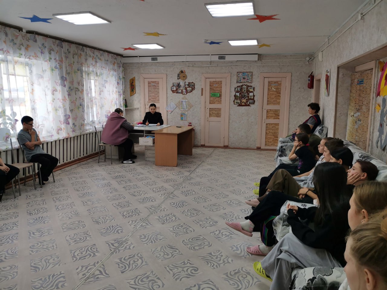 Прокуратура Улетовского района в рамках работы по правовому просвещению и профилактике правонарушений несовершеннолетних провела встречу с воспитанниками социально-реабилитационного центра «Кедр»