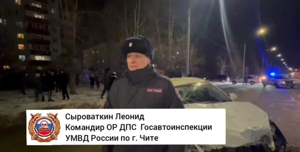 20 ноября в 18:25 в г.Чите на Проспекте Жукова по предварительным данным водитель автомашины "Т-Аллион" допустил наезд на двух пешеходов, которые находились на разделительной полосе.В результате дорожно-транспортного...