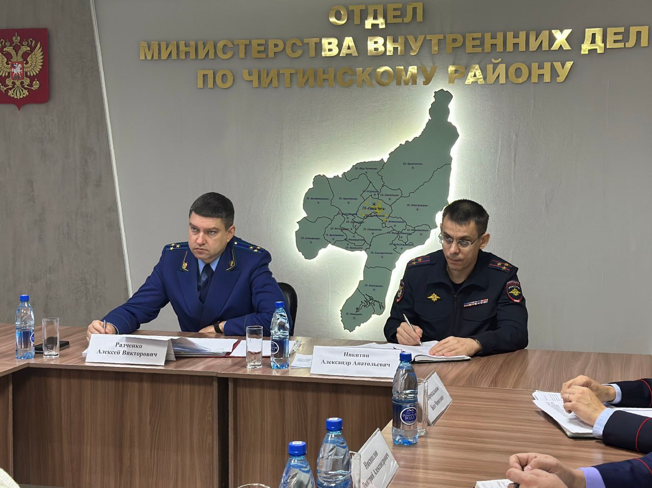 Вчера заместитель прокурора Забайкальского края Алексей Радченко и заместитель начальника регионального управления МВД России Александр Никитин провели совместный прием жителей Читинского района